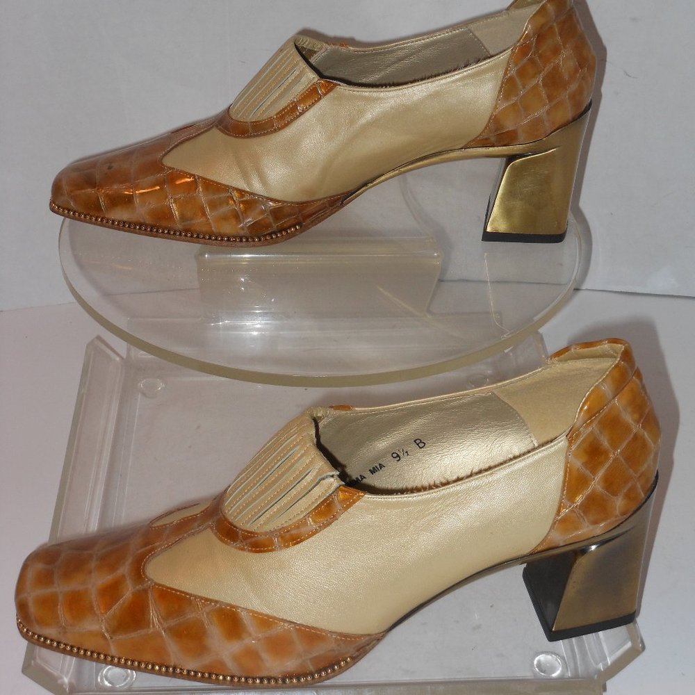 FANTASY COLLECTION BEIGE AND GOLD LEATHER PUMPS